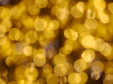 Bulanık bir Noel ağacı ışıkları yanıp sönüyor.