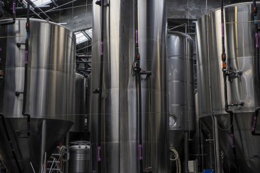 Modern bir bira fabrikası ayrıntıları.