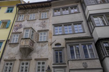 Güney Tyrol 'daki Bressanone Ortaçağ Köyü, İtalya' daki eski binalar