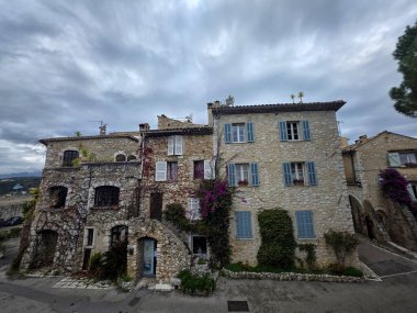 SAINT Paul de VENCE, FRANCE - 22 Aralık 2025 - Saint Paul de Vence Ortaçağ Köyü