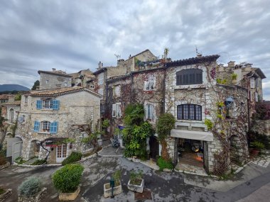 SAINT Paul de VENCE, FRANCE - 22 Aralık 2025 - Saint Paul de Vence Ortaçağ Köyü