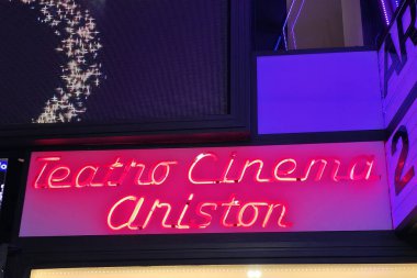 SANREMO, İtalya - 20 Aralık 2025 - Ariston tiyatrosu, Sanremo 'nun ünlü şarkı yarışması festivaline ev sahipliği yapıyor.