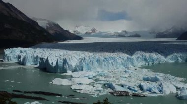 Düşerken Perito Moreno buzulu