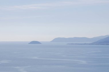 Verezzi 'den Borgio' nun Liguria, İtalya 'daki güzel bir ortaçağ köyü manzarası.