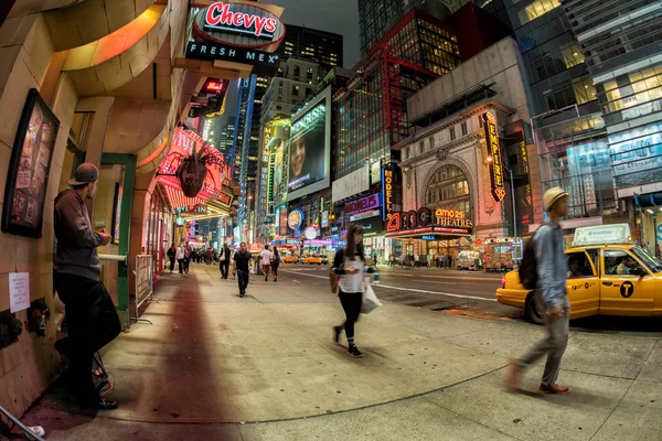 New York - Usa 16 juni 2015 times square rörliga människor — Stockfoto