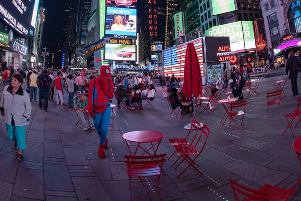 New York - Usa 16 juni 2015 times square rörliga människor — Stockfoto