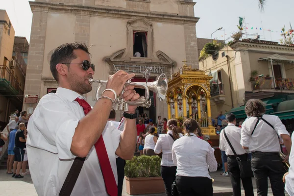 ACI TREZZA, ITALY - JUNE, 24 2014 - San Giovanni traditional parade celebration — Stock Photo, Image