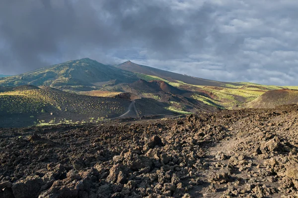 Etna vulcano caldera paesaggio — Foto Stock