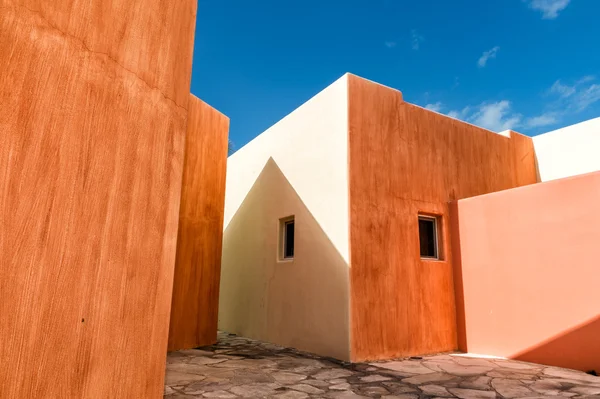 Meksykańskie domu malowane ściany i dach detal — Zdjęcie stockowe