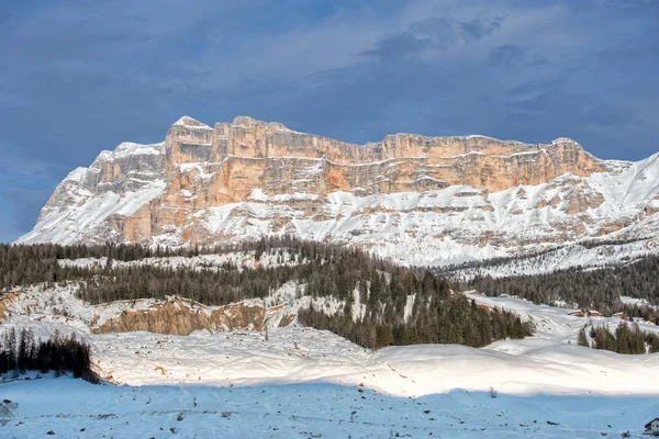 Dolomiterna enorm panoramautsikt i vinter tid monte croce — Stockfoto