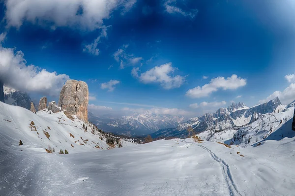 Dolomiterna enorm panoramautsikt vintertid — Stockfoto