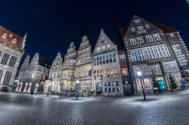 Bremen, Almanya - Ocak, 4 2015 - kente içinde Noel zamanı aydınlatılmış