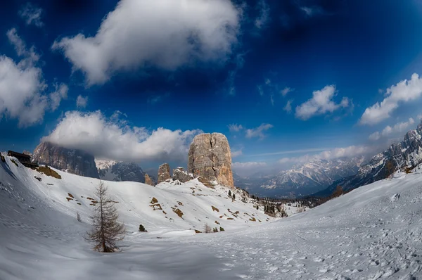 Dolomity mountain snow krajina v zimě — Stock fotografie