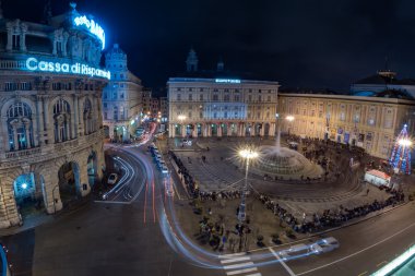Genoa, İtalya - Aralık, 19 2015 - Happy new year ve merry xmas havai fişek 