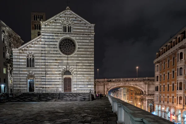 Genua santo stefano kerk nachts — Stockfoto