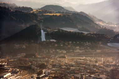 Innsbruck havadan görünümü ve Kayak atlama platformu
