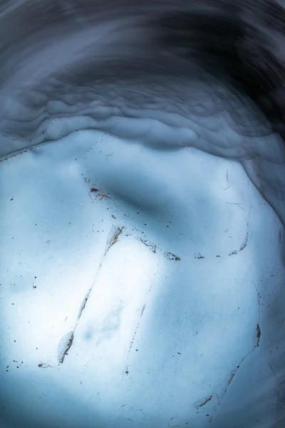 Dentro de neve caverna de gelo vista capela — Fotografia de Stock