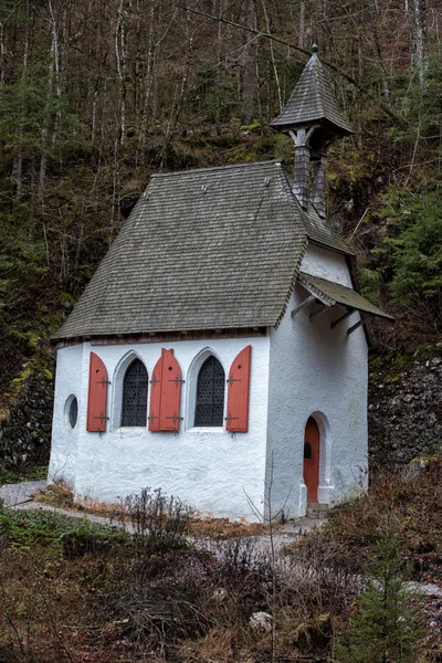 Piccola chiesa di montagna in konigsee in inverno — Foto Stock