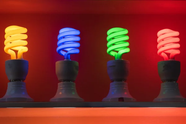 Neon-Lampe auf dem Standfuß — Stockfoto