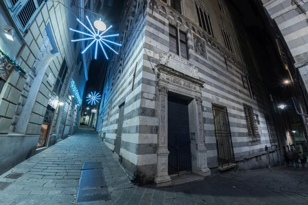 Genoa old white and black houses in small alley — Stock Photo, Image