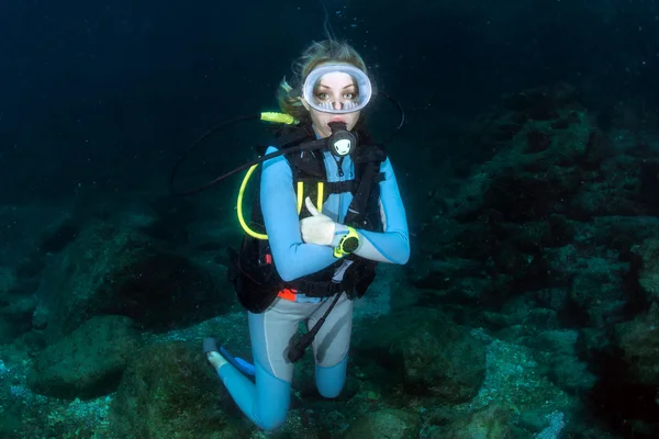 Beauty blonde scuba diver girl — Stock Photo, Image