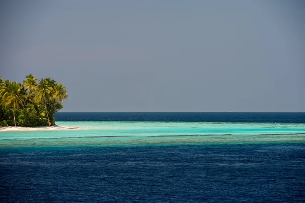 Мальдіви тропічний райський пляжний пейзаж — стокове фото