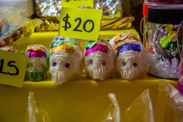 Traditionelle Mexikanische Süßigkeiten Form Eines Totenkopfes Die Einem Stand Auf — Stockfoto