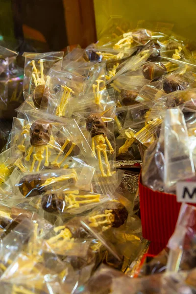 Традиционные Мексиканские Сладости Шоколад Форме Черепа Выставлены Продажу Киоске Feria — стоковое фото