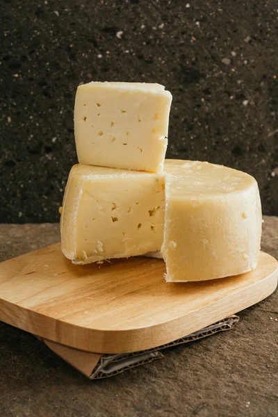 Queijo Palmero Espanhol Uma Tábua Queijo Madeira Com Utensílios Como — Fotografia de Stock