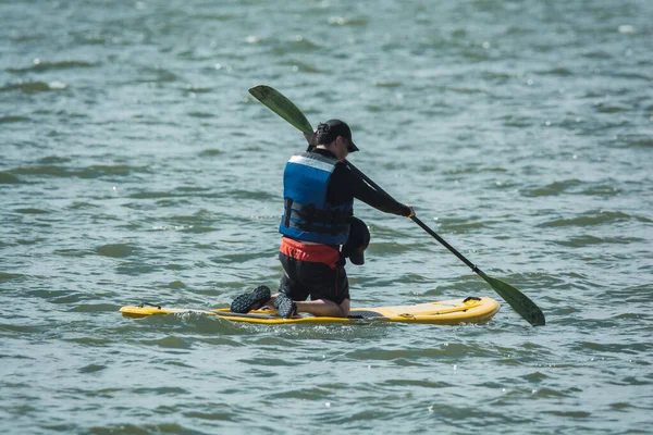 Atleta Masculino Praticando Canoagem Lago México — Fotografia de Stock