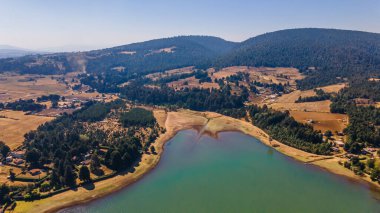 Brockman Barajı Meksika 'nın büyülü bir kasabası olan El Oro' da su kütlesi ve orman bitkileri kadar dağ sıralarını da görebilirsiniz.