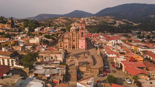 Tlalpujahua Michoacan Meksika Nın Tarihi Merkezinin Ana Kilisesinin Havadan Çekilmiş — Stok fotoğraf