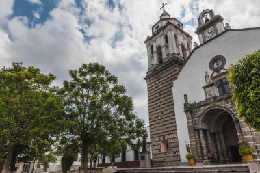 Zinapecuaro, Michoacan, Meksika 'daki ana kilisenin ayrıntıları ve açıları..