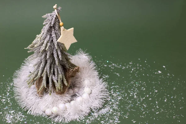 Söt Liten Leksak Träd Dekorerad Med Stjärnor Och Snö Grön — Stockfoto