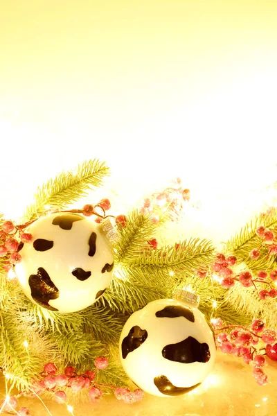 Julbollar Som Färgen Julgran Med Krans Gyllene Ljus Röda Dekorativa — Stockfoto