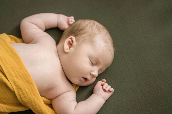 Sweet Plump Newborn Baby Wrapped Trendy Yellow Muslin Blanket Asleep — Stock Photo, Image