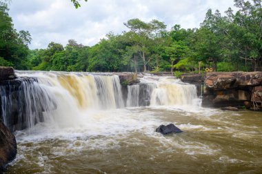 Tatton Ulusal Parkı, Tayland 'da güzel bir şelale deresi