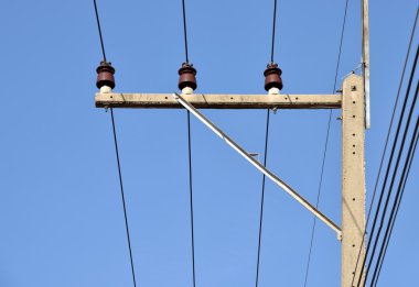 Şehirdeki elektrik yalıtkan