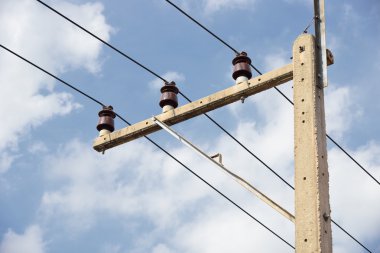 Şehirdeki elektrik yalıtkan