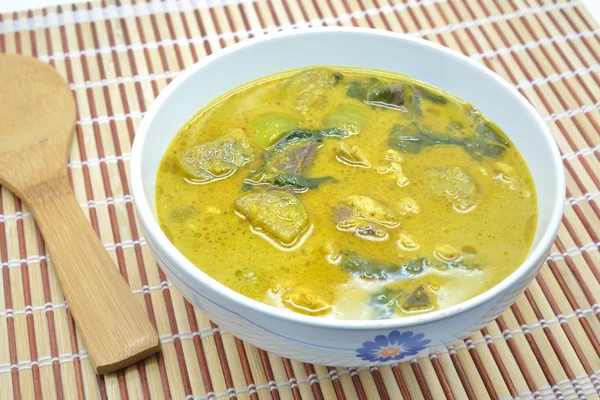 Sopa de pollo al curry verde, comida tradicional tailandesa — Foto de Stock