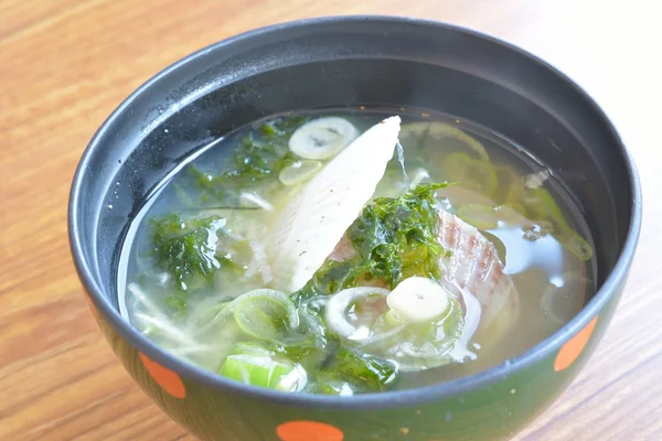 Sopa de miso con vieiras, comida tradicional japonesa —  Fotos de Stock
