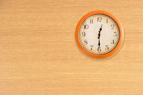 Clock showing 12:30 o'clock on a wooden wall — Stock Photo, Image