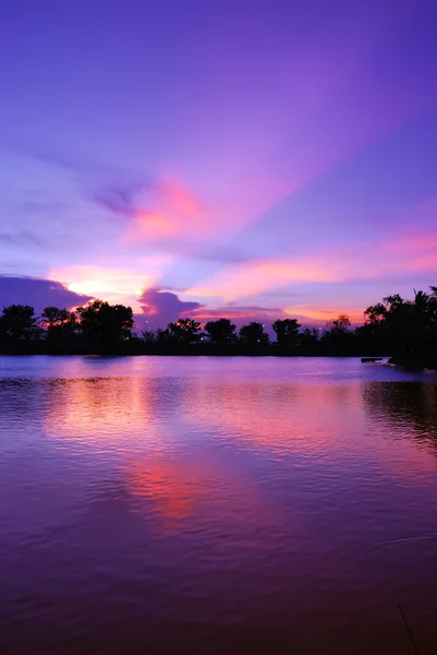 Güzel günbatımı gökyüzü ve ışık ray