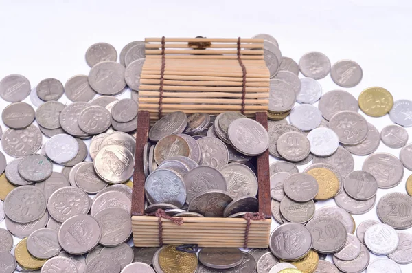 Moneda de Malasia en forma de caja como una caja del tesoro — Foto de Stock