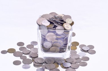 Bir cam kap içinde Malezya madeni para