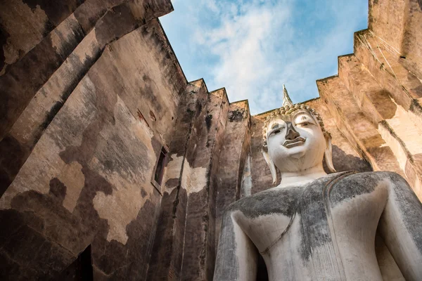 Gigantische standbeeld van Boeddha in de Wat Si Chum — Stockfoto