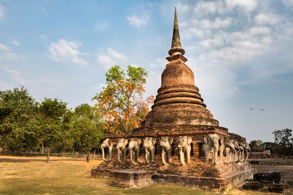 Wat Sorasak, Sukhothai történeti parkban — Stock Fotó
