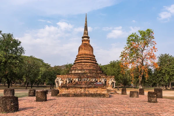 Wat Sorasak w park historyczny Sukhothai — Zdjęcie stockowe