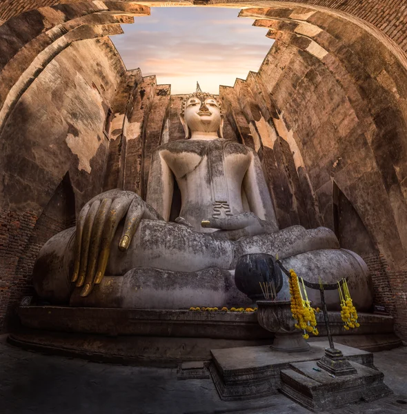 Gigantische standbeeld van Boeddha in de Wat Si Chum — Stockfoto