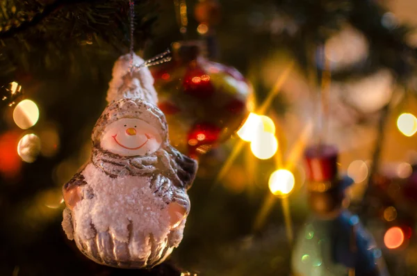 Decorazione natalizia su un albero — Foto Stock